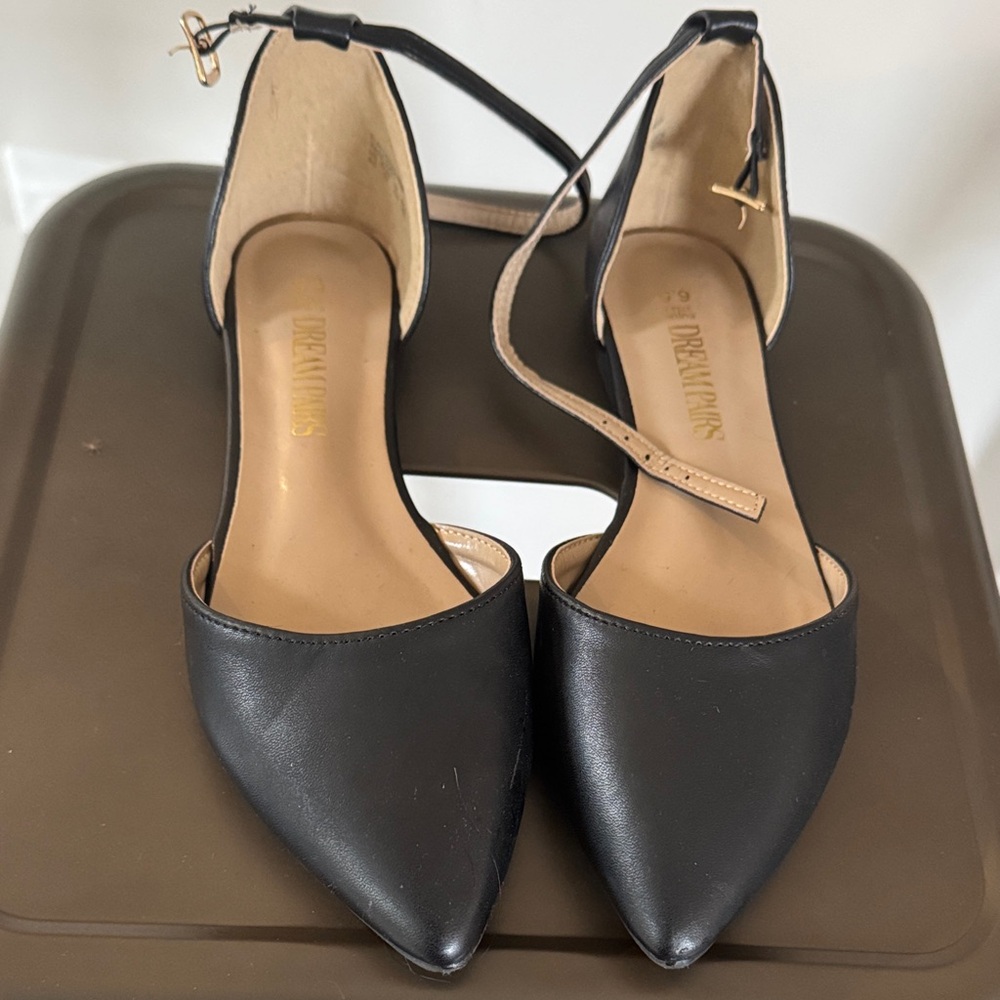 Dream Pairs Black Pointed Toe Flats with Ankle Strap